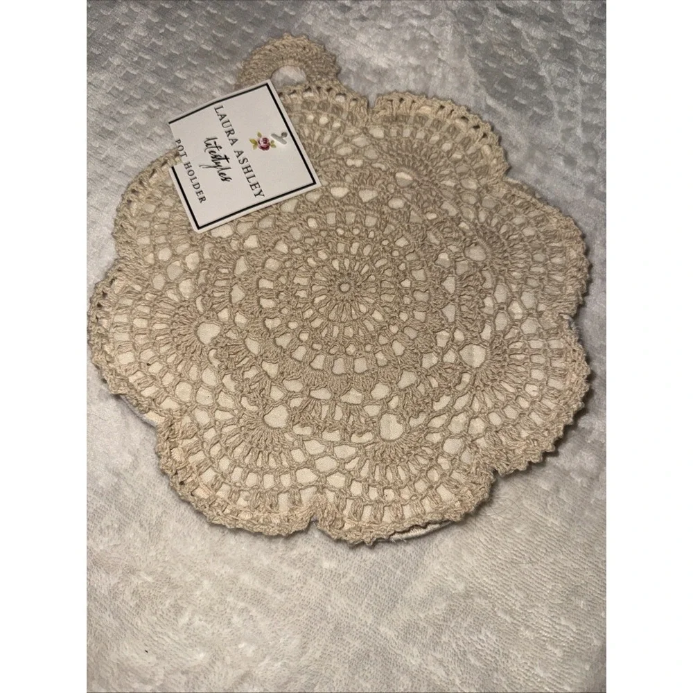 NEW Laura Ashley Cream Crochet Quilted Floral Cottage Core Granny Pot Holder